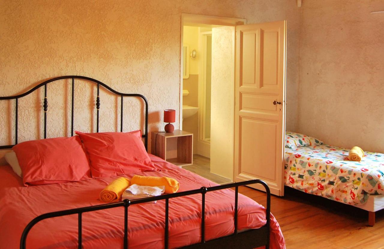 Logis De Chenac - Chambres Et Table D'Hotes Chenac Saint Seurin d'Uzet Екстериор снимка